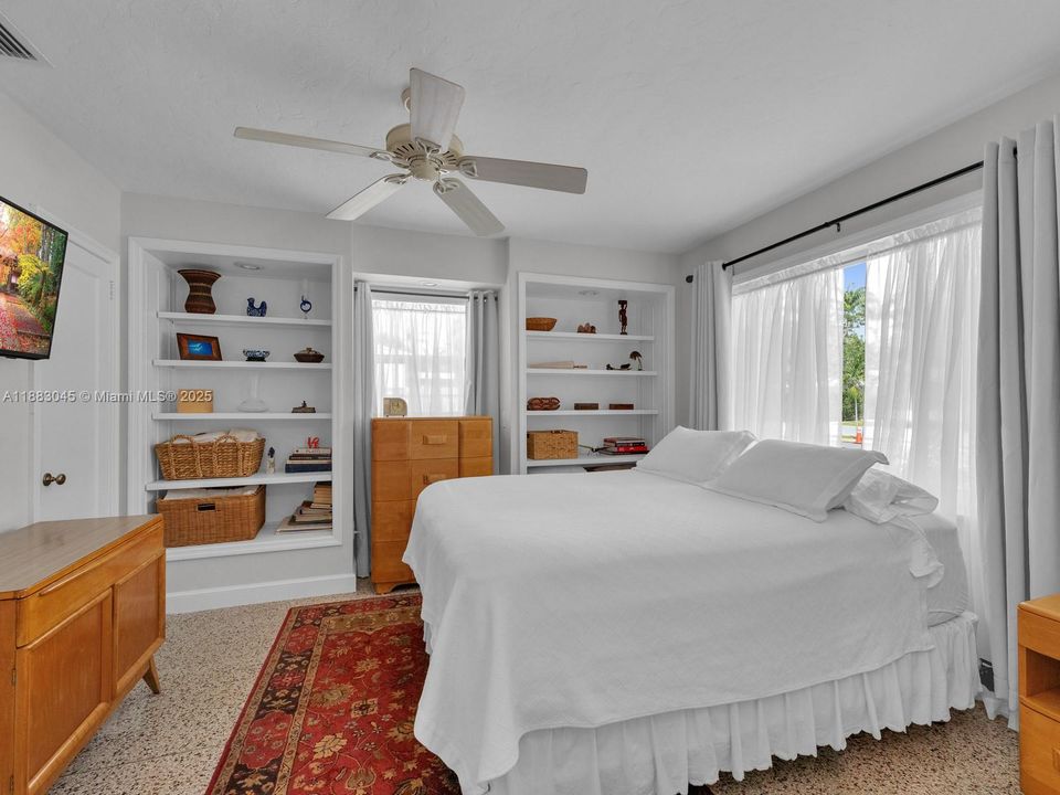 合同活跃: $1,675,000 (3 贝兹, 2 浴室, 1324 平方英尺)