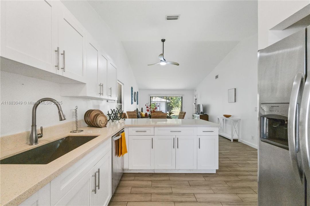 Recientemente alquilado: $2,550 (2 camas, 2 baños, 1842 Pies cuadrados)