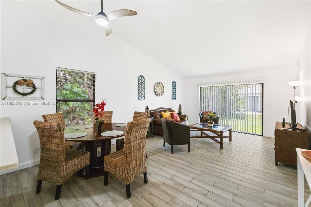 Recientemente alquilado: $2,550 (2 camas, 2 baños, 1842 Pies cuadrados)