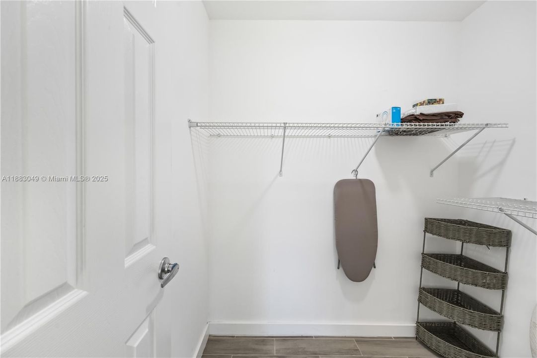 Recientemente alquilado: $2,550 (2 camas, 2 baños, 1842 Pies cuadrados)