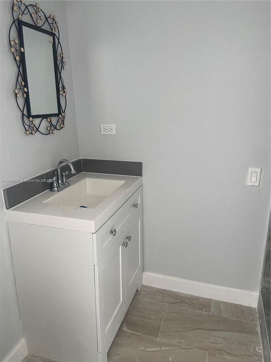 For Sale: $260,000 (2 beds, 2 baths, 721 Square Feet)