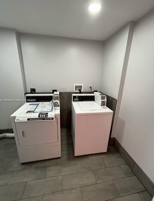 For Sale: $260,000 (2 beds, 2 baths, 721 Square Feet)