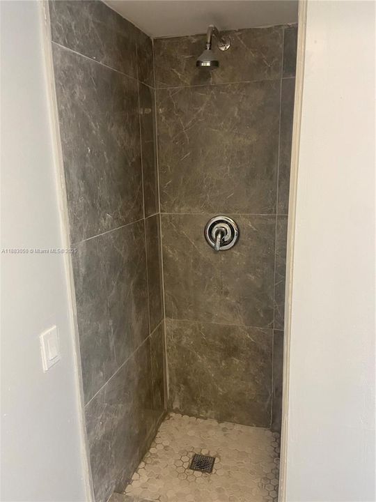 For Sale: $260,000 (2 beds, 2 baths, 721 Square Feet)