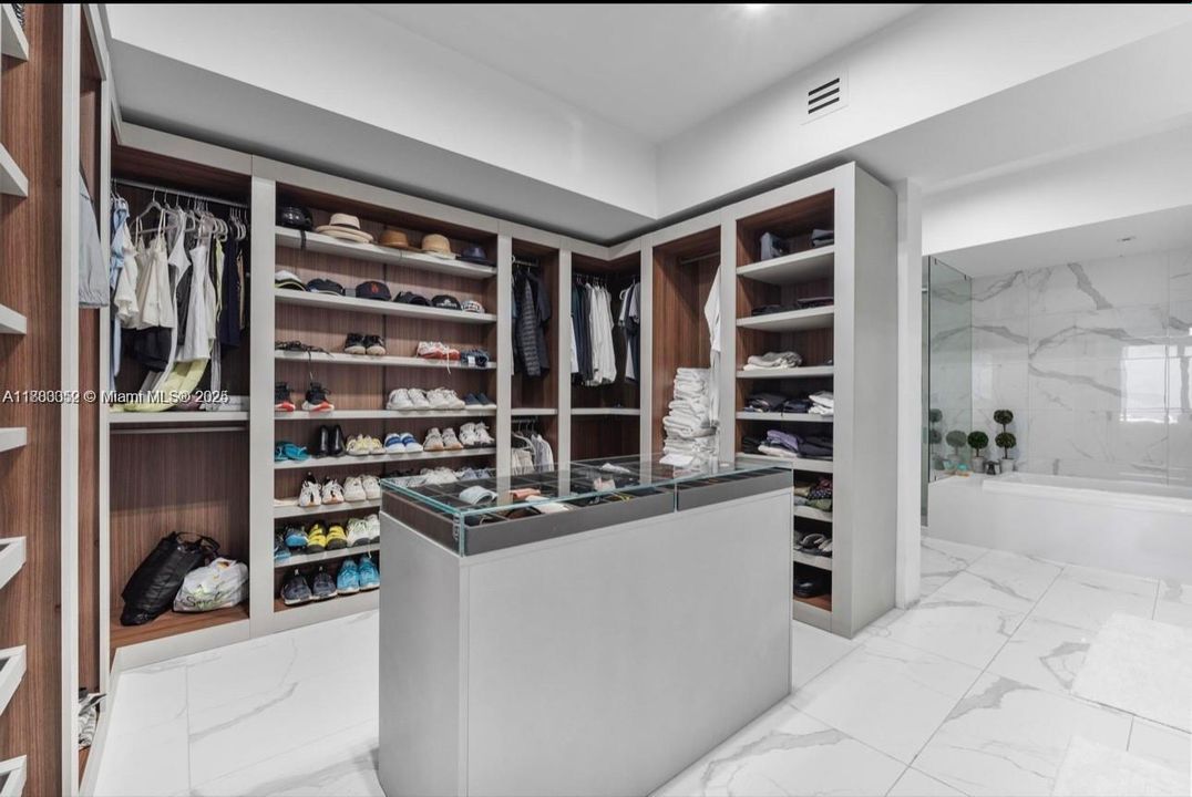 出租: $37,700 (3 贝兹, 4 浴室, 2918 平方英尺)