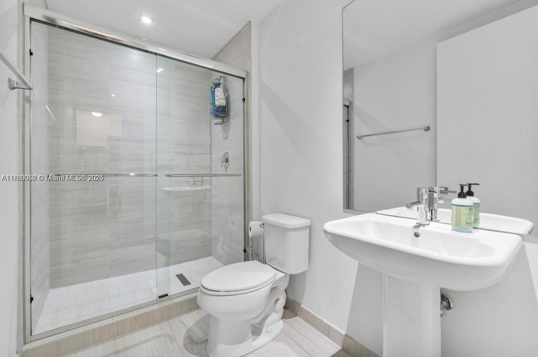 出租: $37,700 (3 贝兹, 4 浴室, 2918 平方英尺)