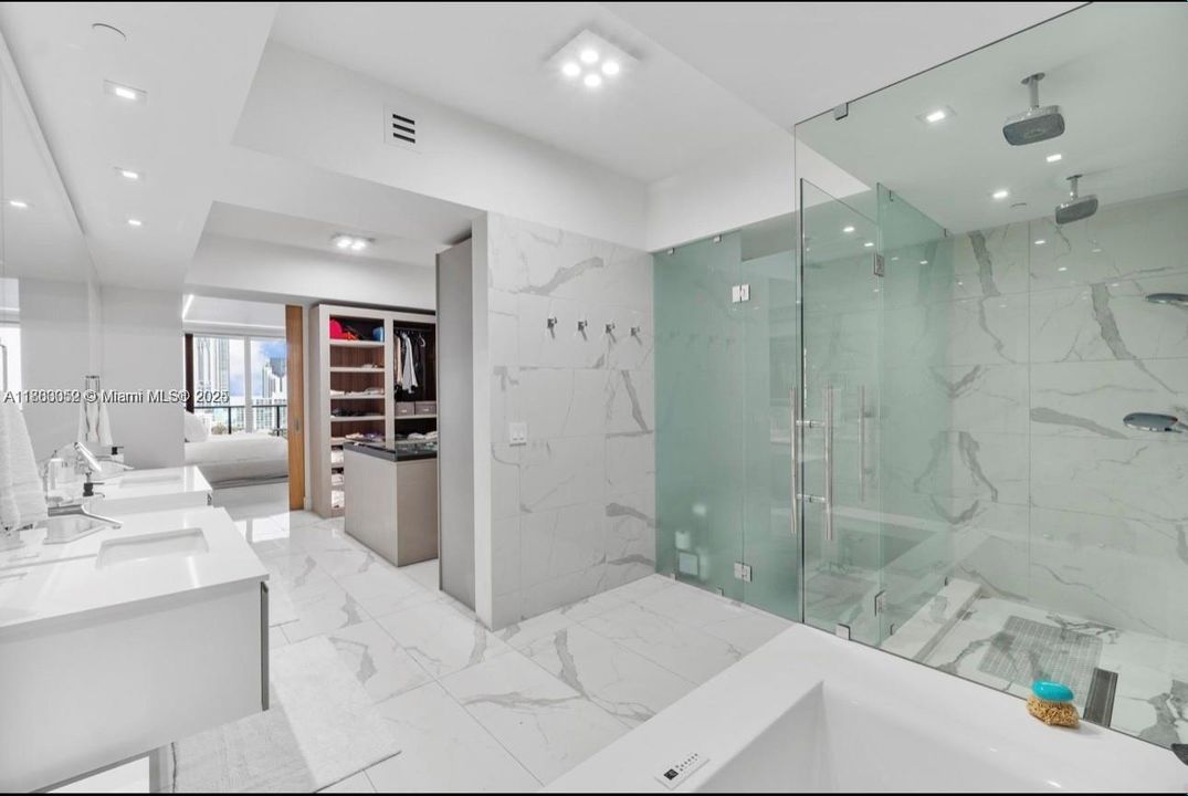 出租: $37,700 (3 贝兹, 4 浴室, 2918 平方英尺)