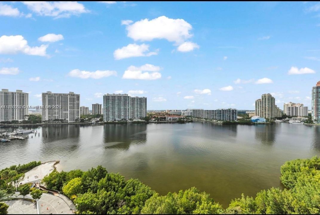 出租: $37,700 (3 贝兹, 4 浴室, 2918 平方英尺)