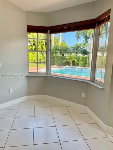 En Renta: $7,950 (5 camas, 4 baños, 3648 Pies cuadrados)