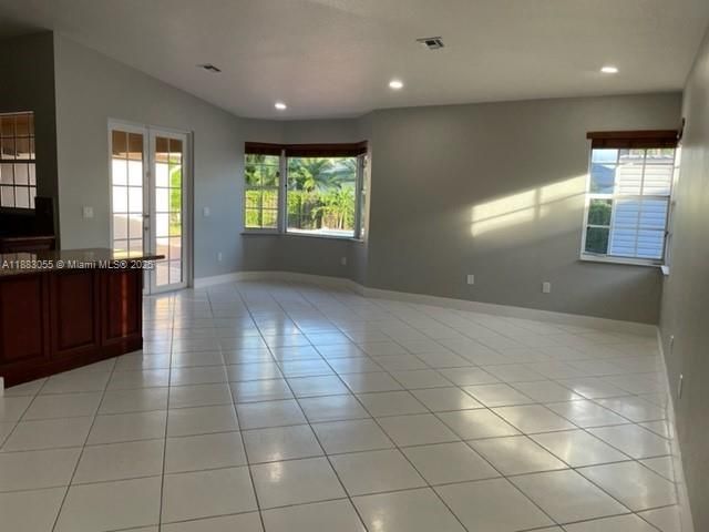 En Renta: $7,950 (5 camas, 4 baños, 3648 Pies cuadrados)