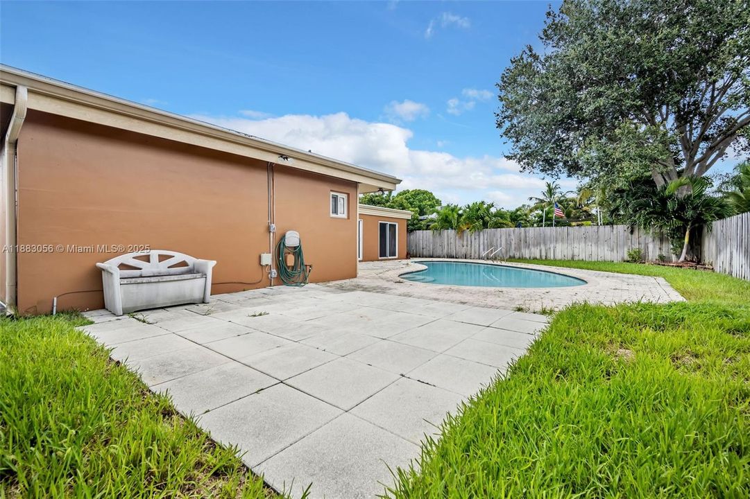 Active With Contract: $825,000 (3 beds, 2 baths, 2440 Square Feet)