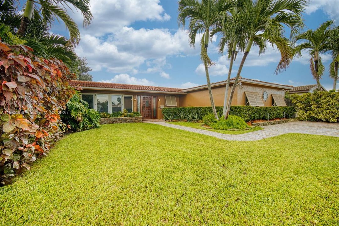 Active With Contract: $825,000 (3 beds, 2 baths, 2440 Square Feet)