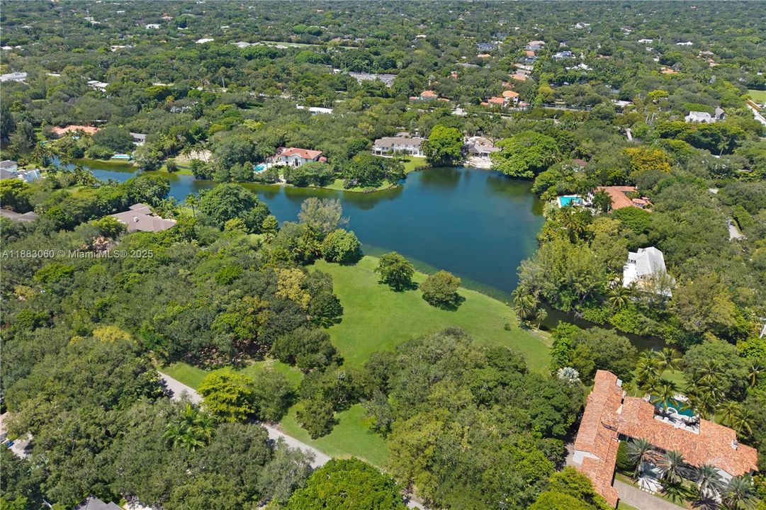 待售: $8,495,000 (1.32 acres)