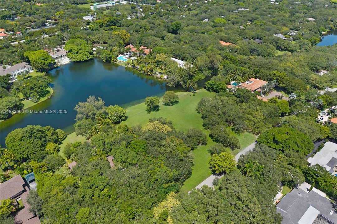 待售: $8,495,000 (1.32 acres)