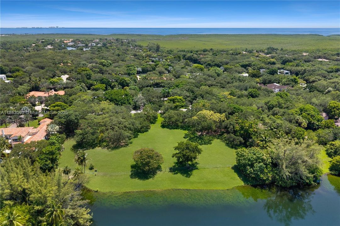 待售: $8,495,000 (1.32 acres)