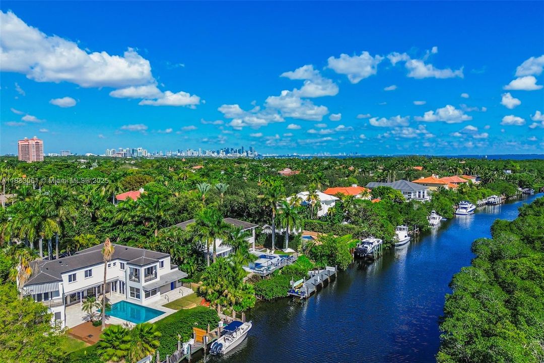 В аренду: $26,000 (5 спален, 6 ванн, 4820 Квадратных фут)