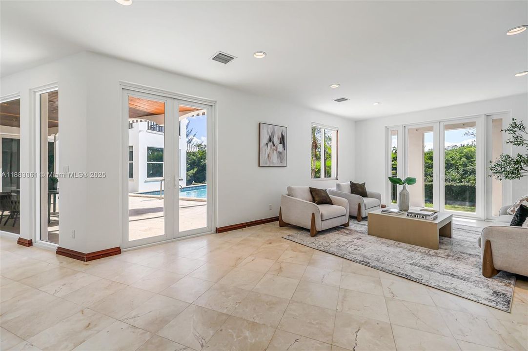 В аренду: $26,000 (5 спален, 6 ванн, 4820 Квадратных фут)