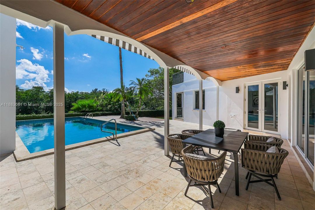 В аренду: $26,000 (5 спален, 6 ванн, 4820 Квадратных фут)