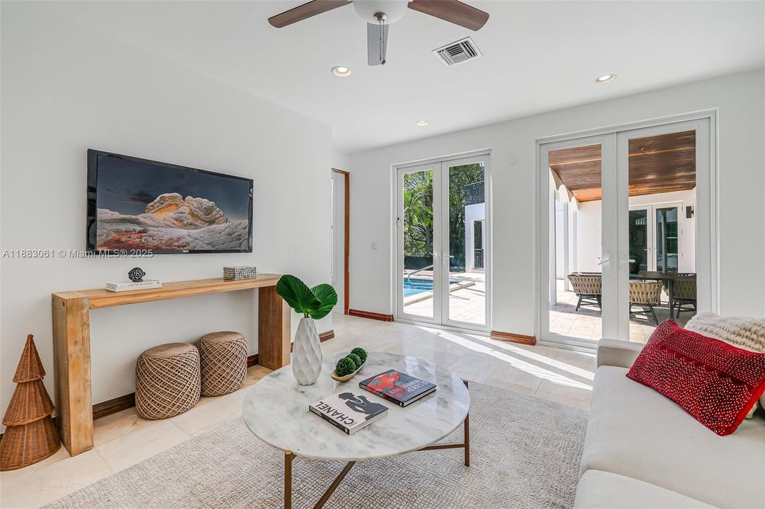 В аренду: $26,000 (5 спален, 6 ванн, 4820 Квадратных фут)