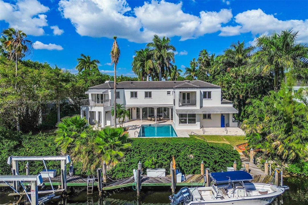 В аренду: $26,000 (5 спален, 6 ванн, 4820 Квадратных фут)