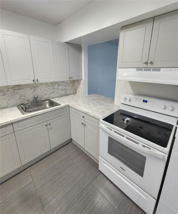 合同活跃: $1,948 (2 贝兹, 1 浴室, 223601 平方英尺)