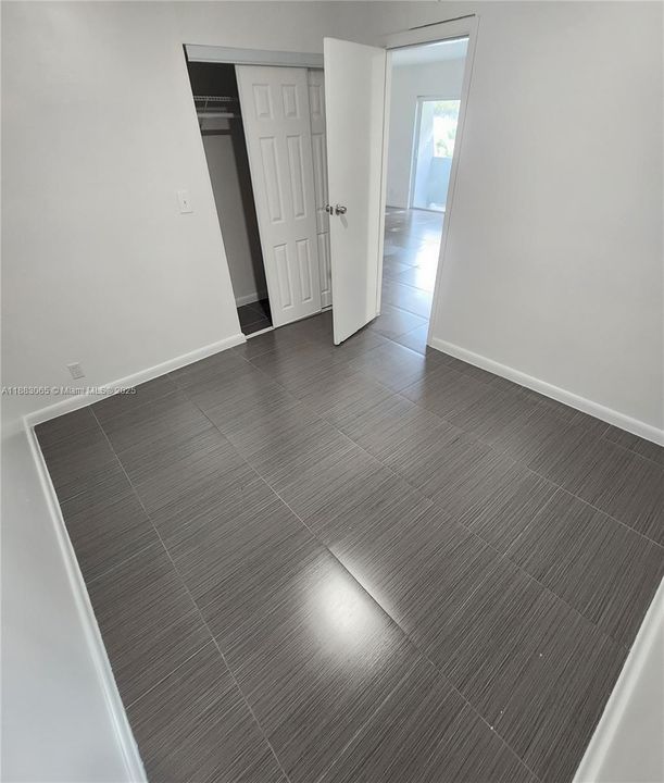 合同活跃: $1,948 (2 贝兹, 1 浴室, 223601 平方英尺)