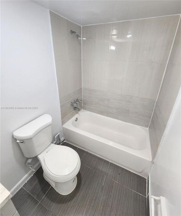 合同活跃: $1,948 (2 贝兹, 1 浴室, 223601 平方英尺)