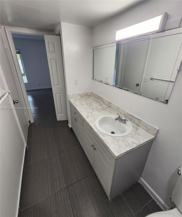 合同活跃: $1,948 (2 贝兹, 1 浴室, 223601 平方英尺)