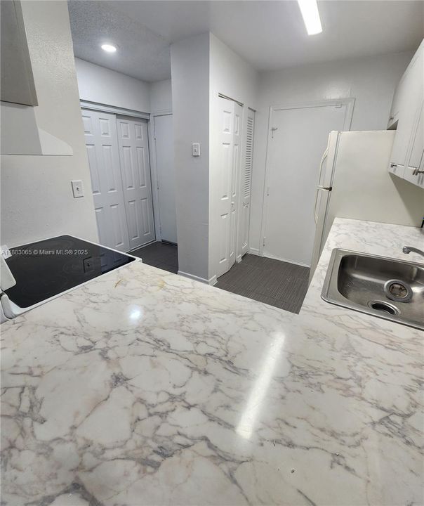 合同活跃: $1,948 (2 贝兹, 1 浴室, 223601 平方英尺)