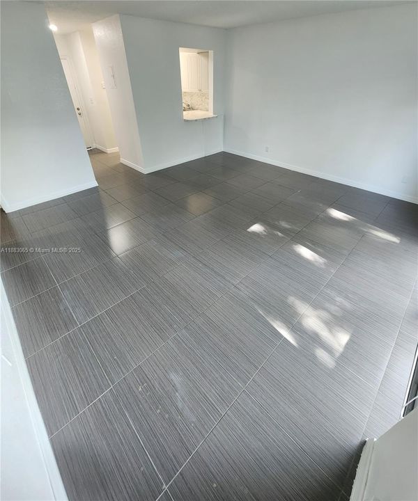 合同活跃: $1,948 (2 贝兹, 1 浴室, 223601 平方英尺)