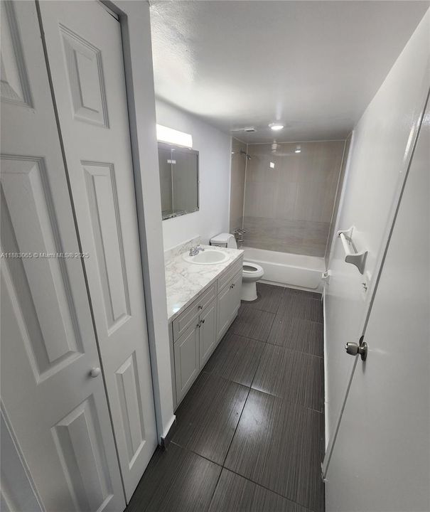 合同活跃: $1,948 (2 贝兹, 1 浴室, 223601 平方英尺)