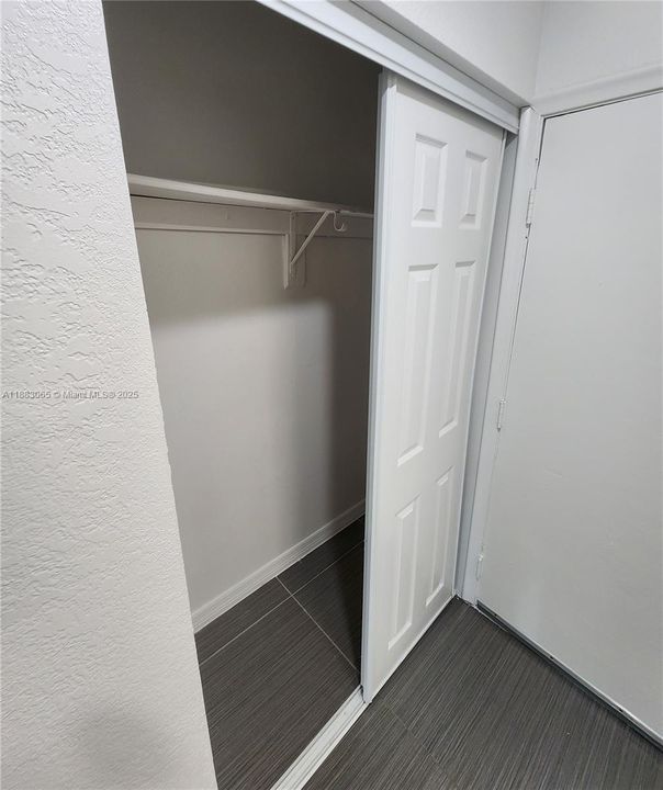 合同活跃: $1,948 (2 贝兹, 1 浴室, 223601 平方英尺)