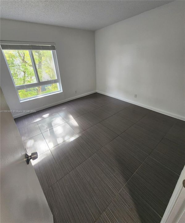 合同活跃: $1,948 (2 贝兹, 1 浴室, 223601 平方英尺)