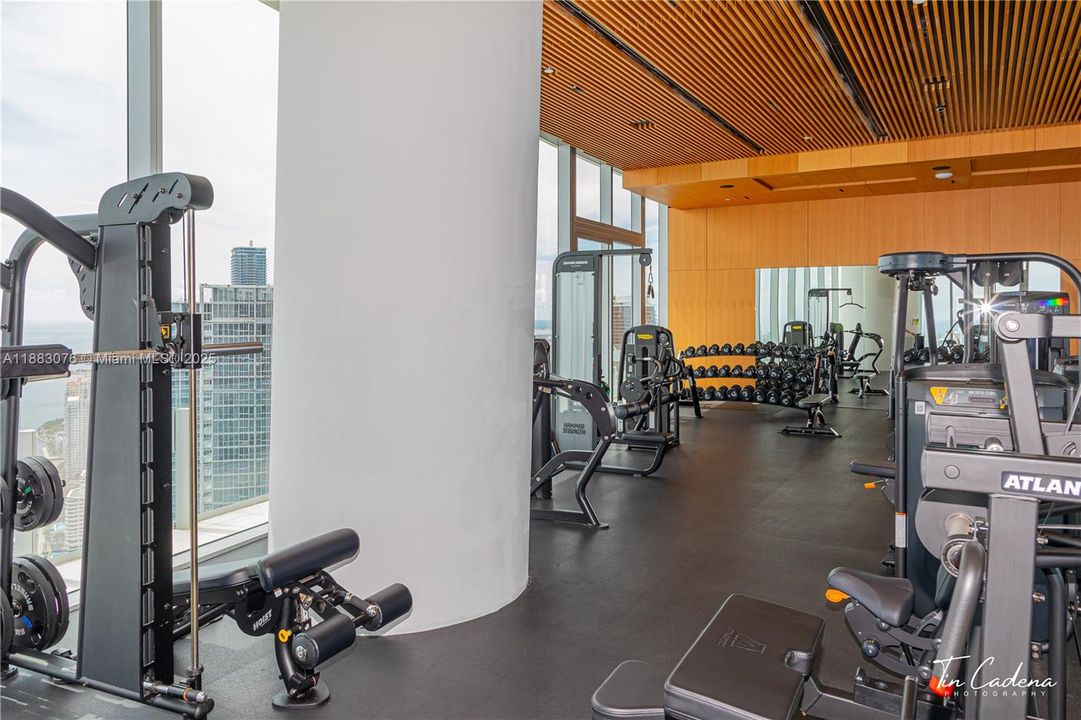 合同活跃: $14,000 (2 贝兹, 2 浴室, 1317 平方英尺)