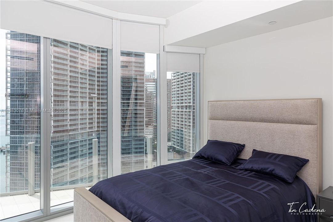 合同活跃: $14,000 (2 贝兹, 2 浴室, 1317 平方英尺)