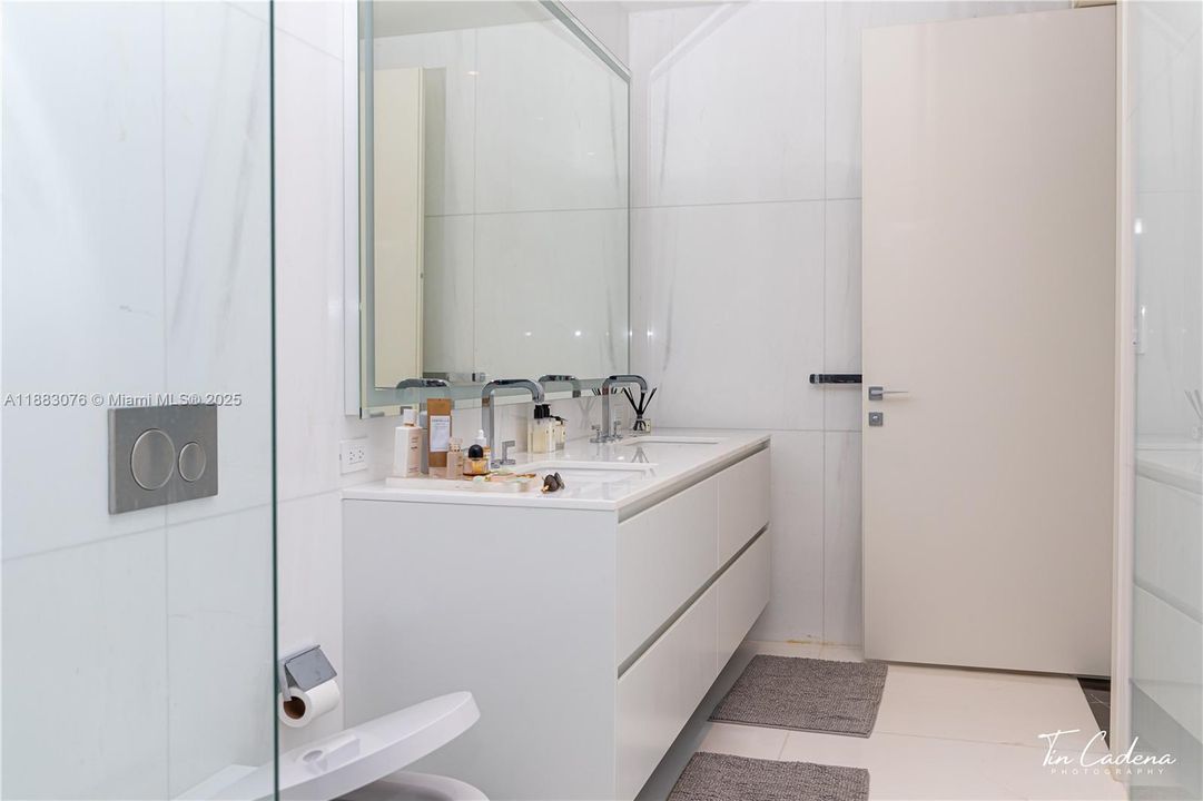 合同活跃: $14,000 (2 贝兹, 2 浴室, 1317 平方英尺)