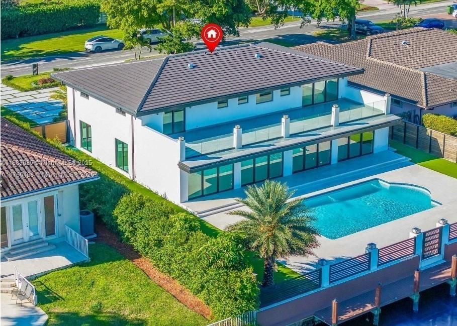 For Rent: $28,500 (5 beds, 4 baths, 5220 Square Feet)