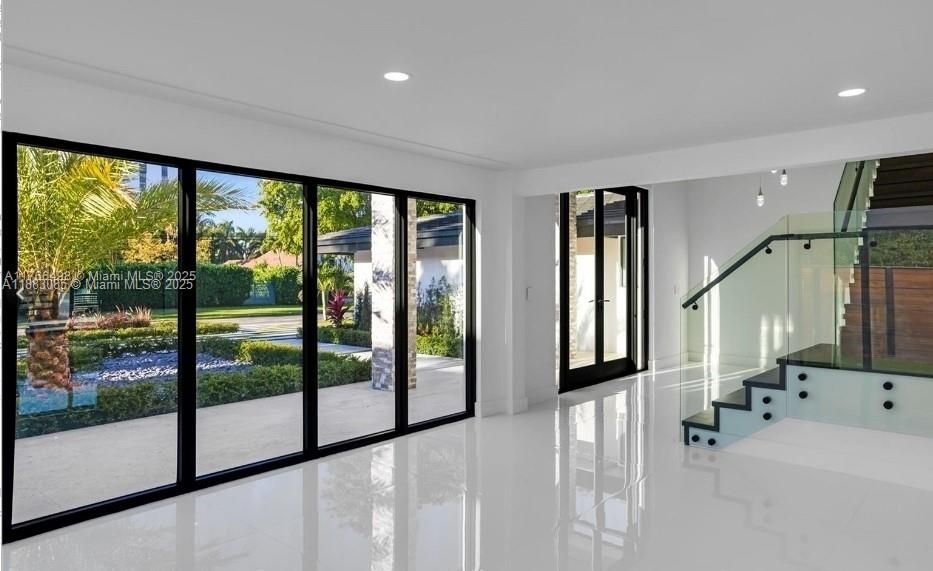 For Rent: $28,500 (5 beds, 4 baths, 5220 Square Feet)