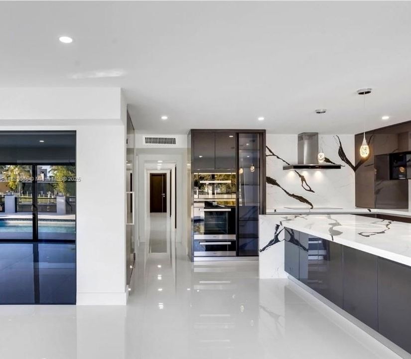 For Rent: $28,500 (5 beds, 4 baths, 5220 Square Feet)