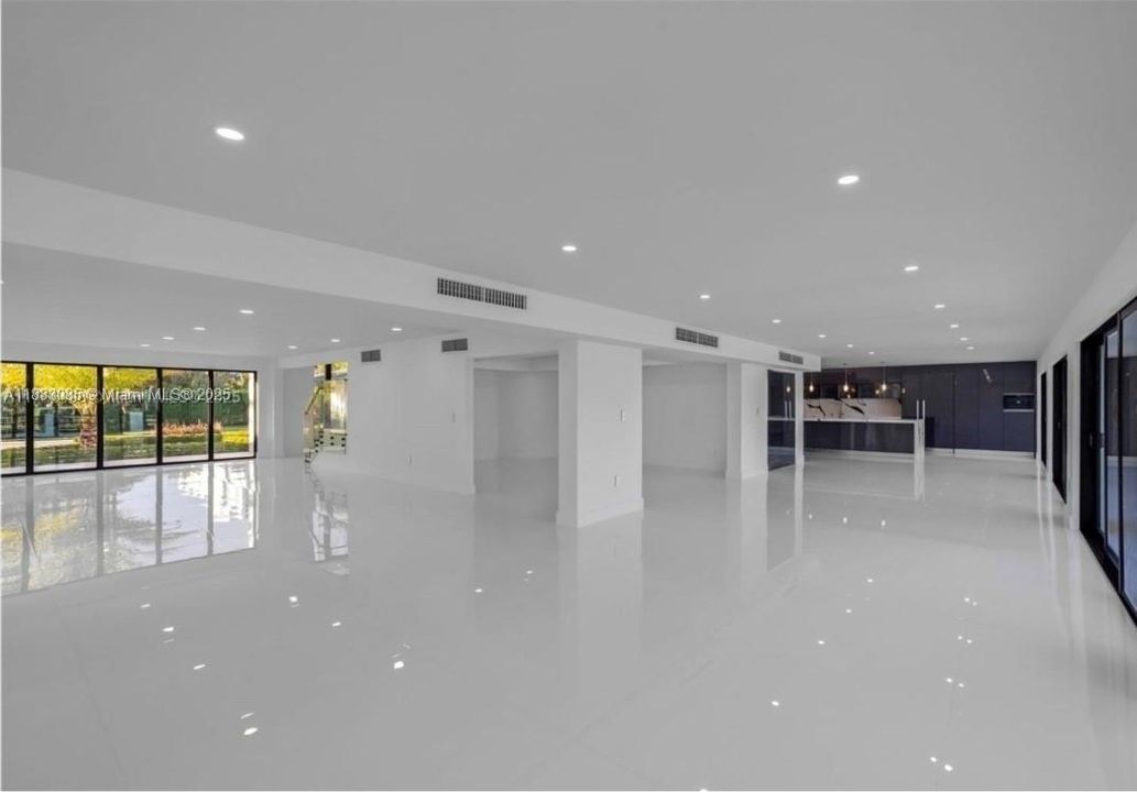 For Rent: $28,500 (5 beds, 4 baths, 5220 Square Feet)