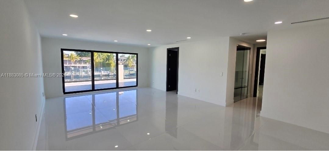 For Rent: $28,500 (5 beds, 4 baths, 5220 Square Feet)