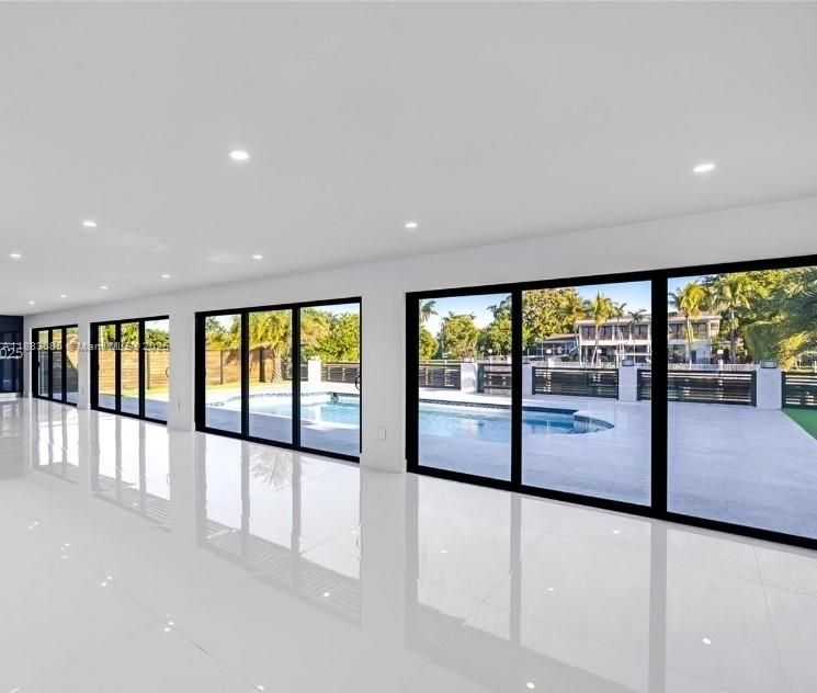 For Rent: $28,500 (5 beds, 4 baths, 5220 Square Feet)