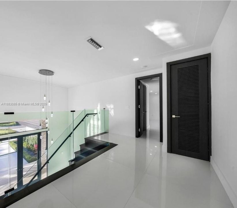 For Rent: $28,500 (5 beds, 4 baths, 5220 Square Feet)