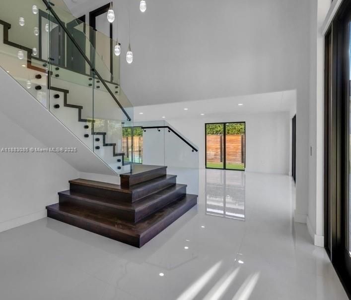 For Rent: $28,500 (5 beds, 4 baths, 5220 Square Feet)