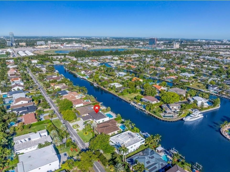 For Rent: $28,500 (5 beds, 4 baths, 5220 Square Feet)