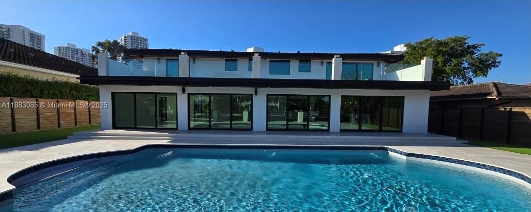 For Rent: $28,500 (5 beds, 4 baths, 5220 Square Feet)