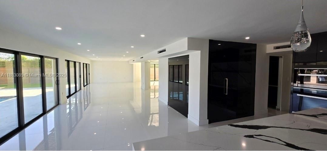 For Rent: $28,500 (5 beds, 4 baths, 5220 Square Feet)