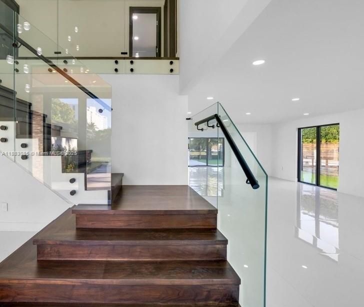 For Rent: $28,500 (5 beds, 4 baths, 5220 Square Feet)