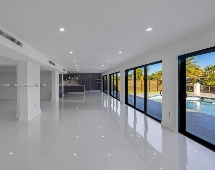 For Rent: $28,500 (5 beds, 4 baths, 5220 Square Feet)