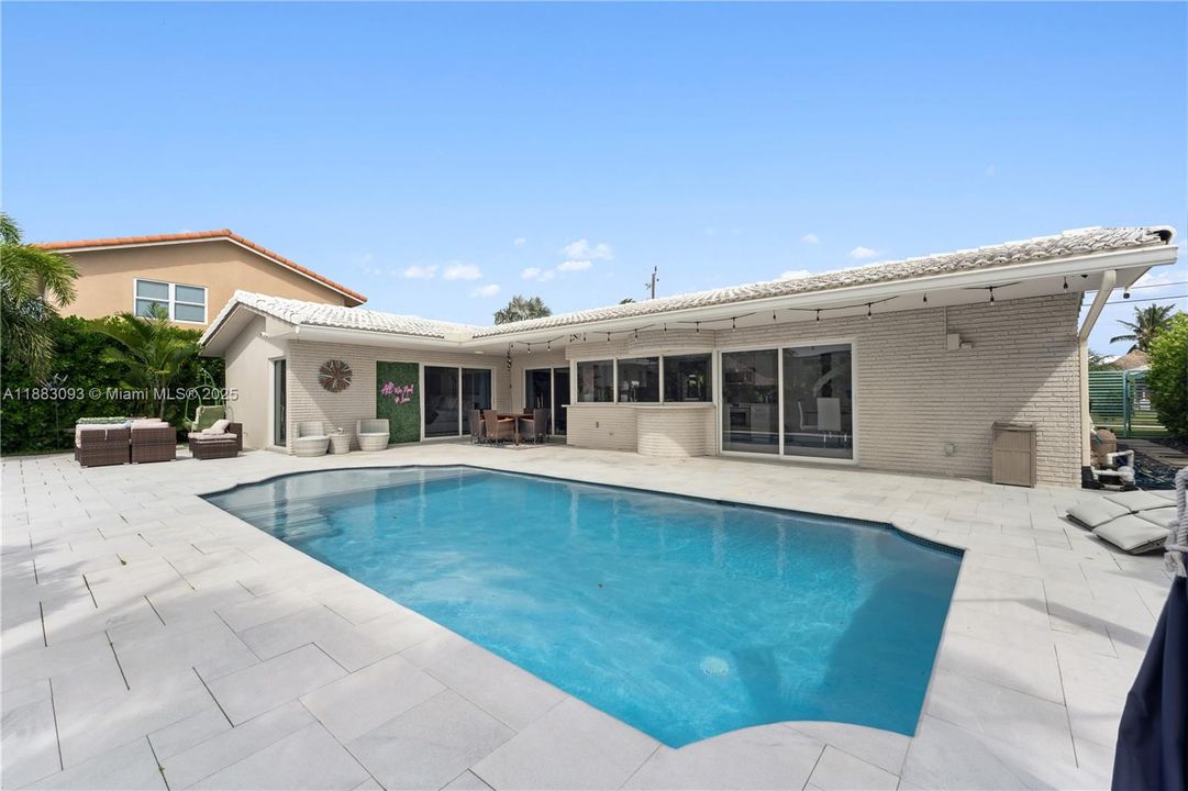 For Rent: $8,500 (3 beds, 2 baths, 1584 Square Feet)