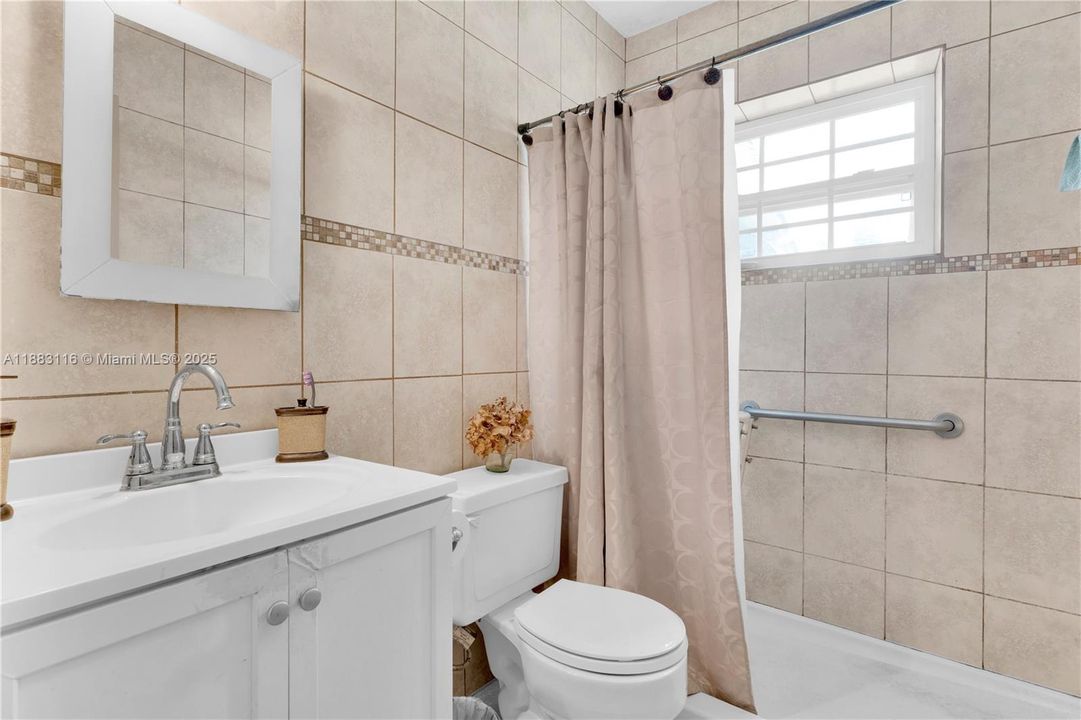 Vendido Recientemente: $299,950 (2 camas, 1 baños, 750 Pies cuadrados)